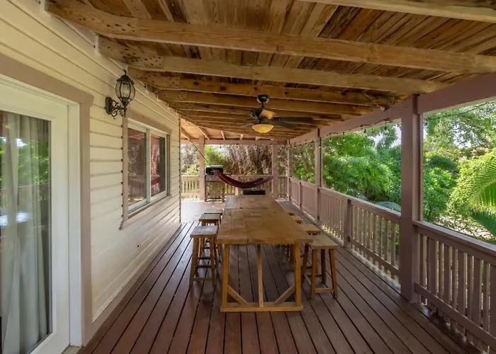 Exclusive House Near West End & Beaches - Starlink